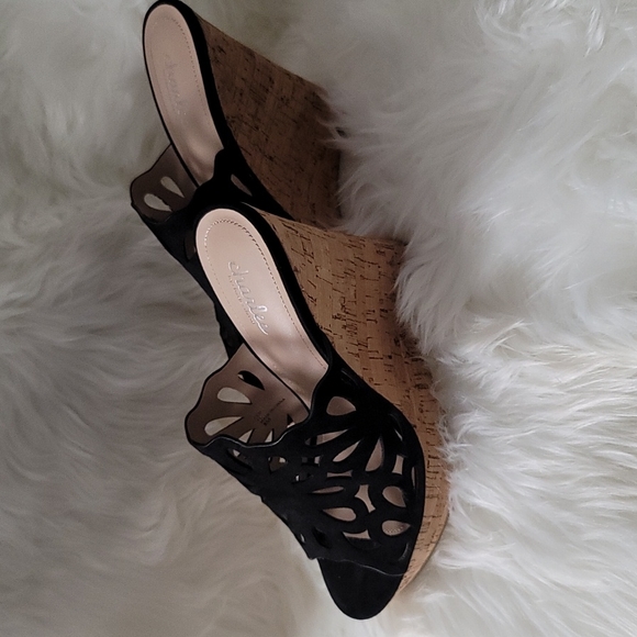 Shoes - Picture 2 of 4